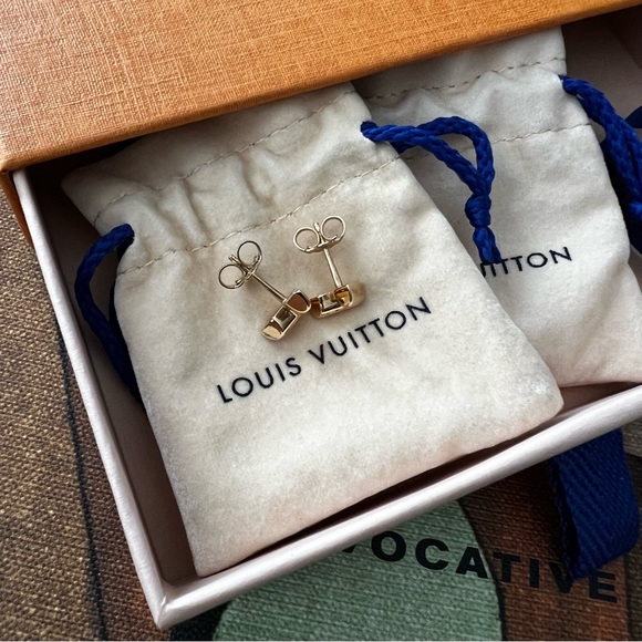 LOUIS VUITTON Gold Essential V Stud Earrings - Picture 6 of 9
